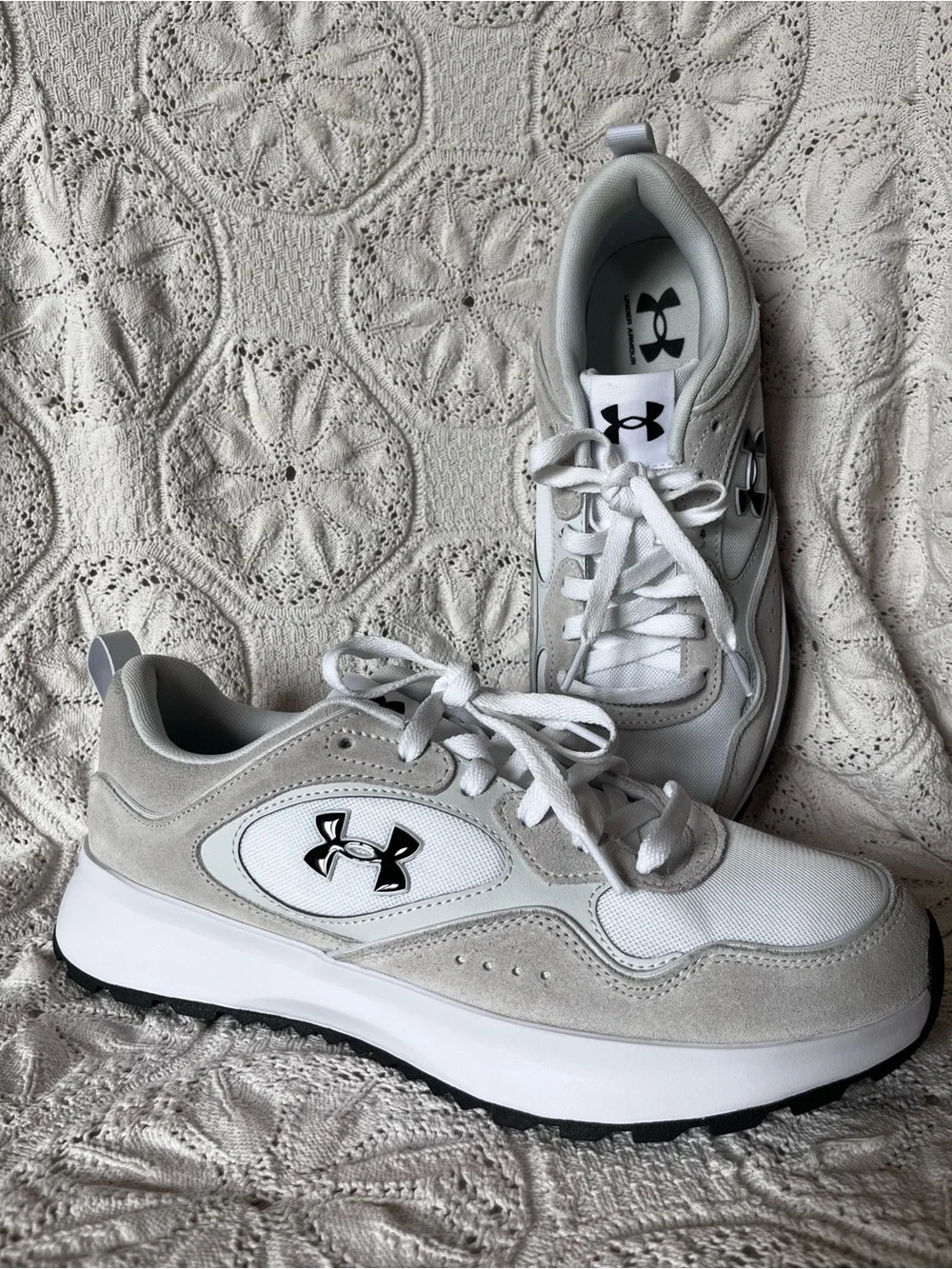 Under Armour sneakers tennis shoes women’s white gray halo suede mirage 12
